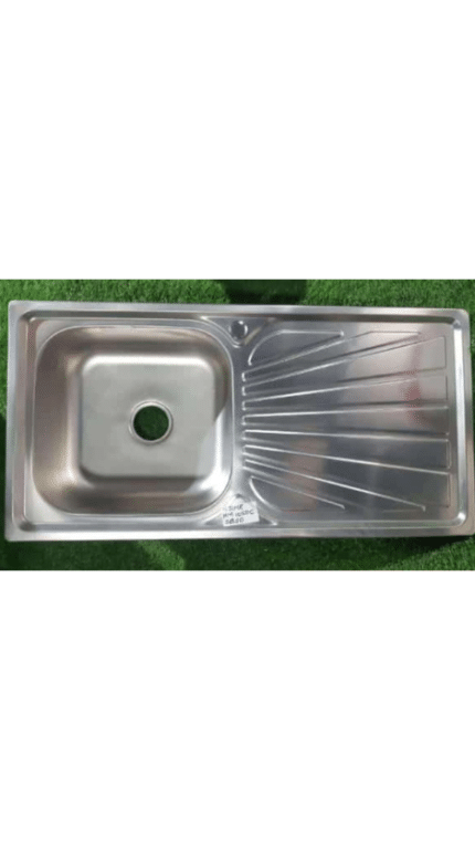 Single kitchen sink with drainboard